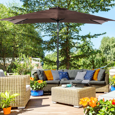 Parasol solaire brun avec lumières à DEL, 9 pi x 7 pi, inclinable et à manivelle, pour terrasse, jardin, DEL de 7 pi près de la piscine et manivelle, espaces extérieurs idéaux comme patio, cour, piscine, plage