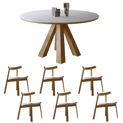 Ensemble simple de table de salle à manger et de chaises