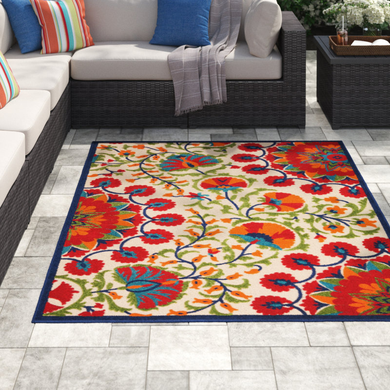 Tapis ivoire, rouge et vert < motif floral pour l'intérieur et l'extérieur Eaglin, Rectangle 9' x 12'