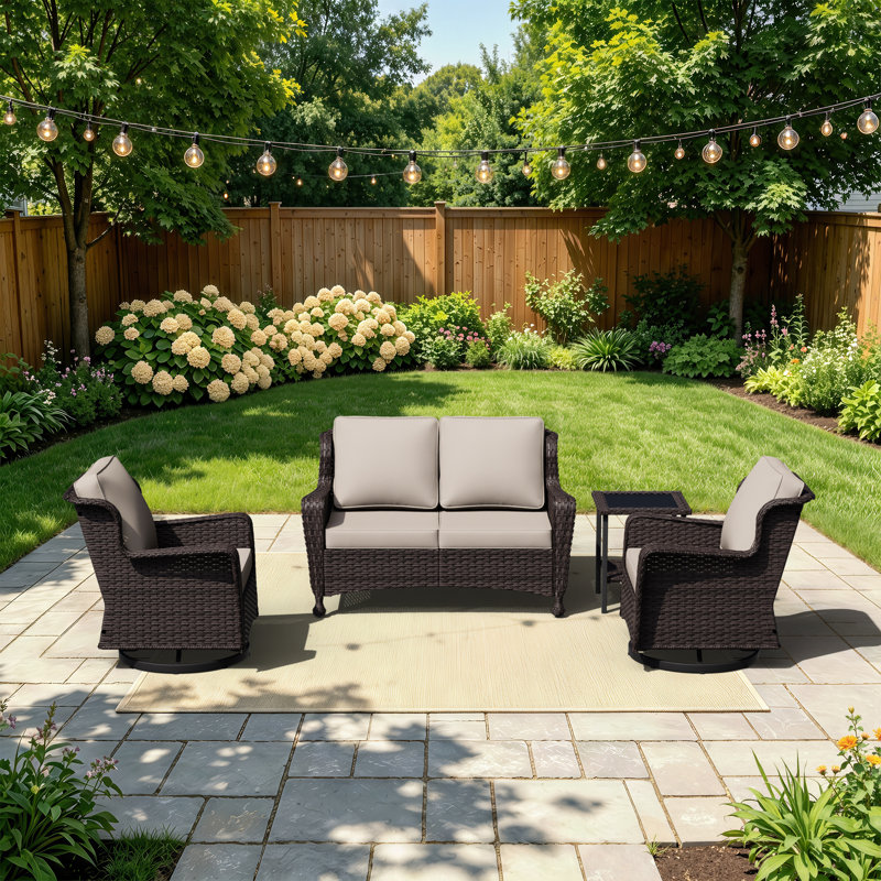 Ensemble de conversation pour patio en osier pour 4 personnes avec causeuse, chaises pivotantes, table d'appoint et coussins beiges PE