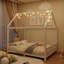 Lit plateforme double en forme de maison avec garde-corps et construction en bois massif à DEL blanc pur pour la chambre à coucher