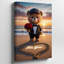 Toile, un charmant ours en peluche debout sur une plage de sable, art au coucher du soleil-641489577