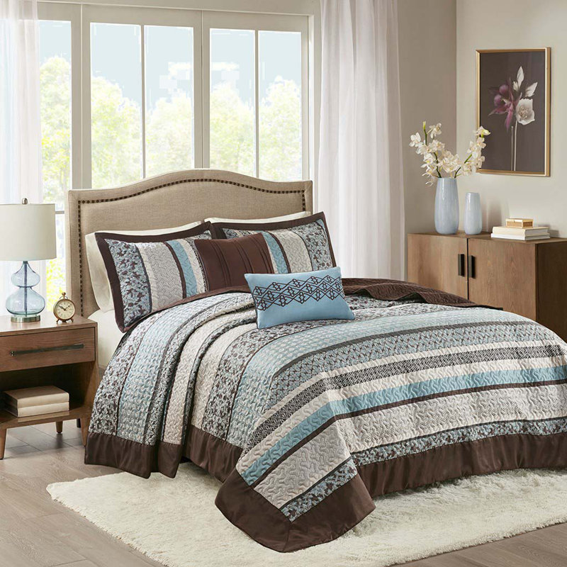 5 Piece Jacquard Set With Throw Pillows Blue, King Quilt + 2 Standard Pillow Shams