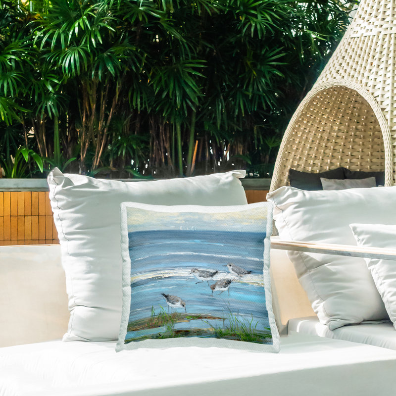 Coussin d'extérieur imprimé Stepping Sandpipers Grazing Design par Sally Swatland