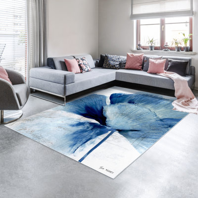 Tapis bleu lavable Inky Flower II de taille 8 pi x 10 pi, douceur céleste avec envers antidérapant