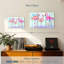 Trio de flamants roses sur fond bleu-107965943
