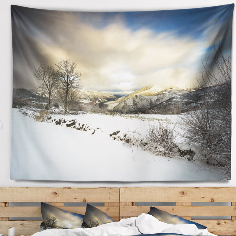 Tempête de neige en tapisserie de polyester en espagne avec accessoires suspendus inclus, H 32 po x l 39 po