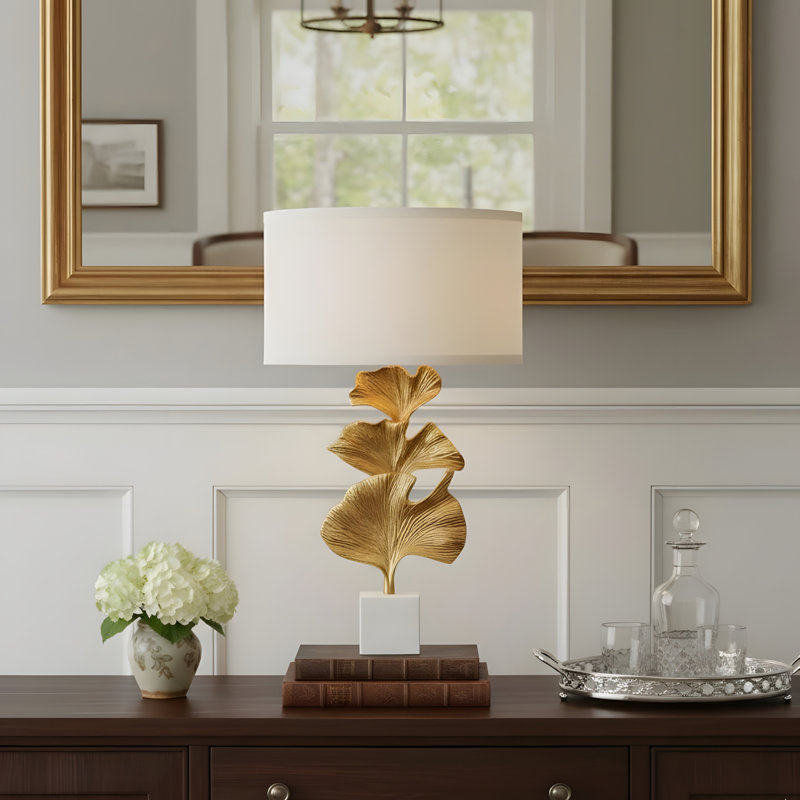 Lampe de table en feuille de ginkgo doré de 17 x 30,2 pouces de diamètre (base en marbre avec abat-jour tambour blanc, assemblage de l'abat-jour requis)