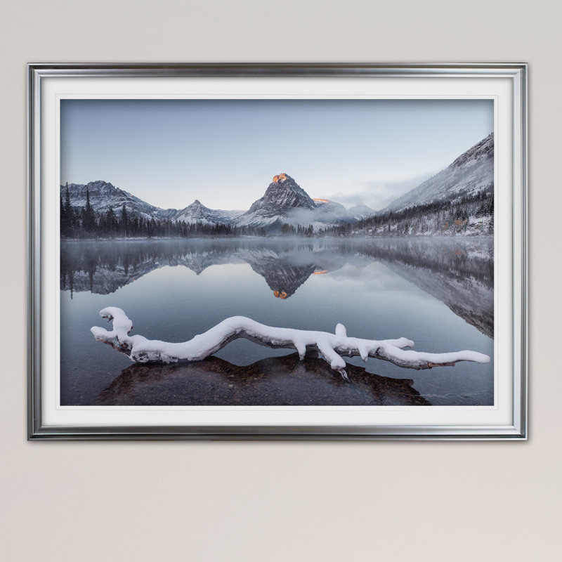 « two medicine valley after snowfall », reproduction de peinture acrylique encadrée, H 30 po x l 40 po x P 1,5 po, Argent