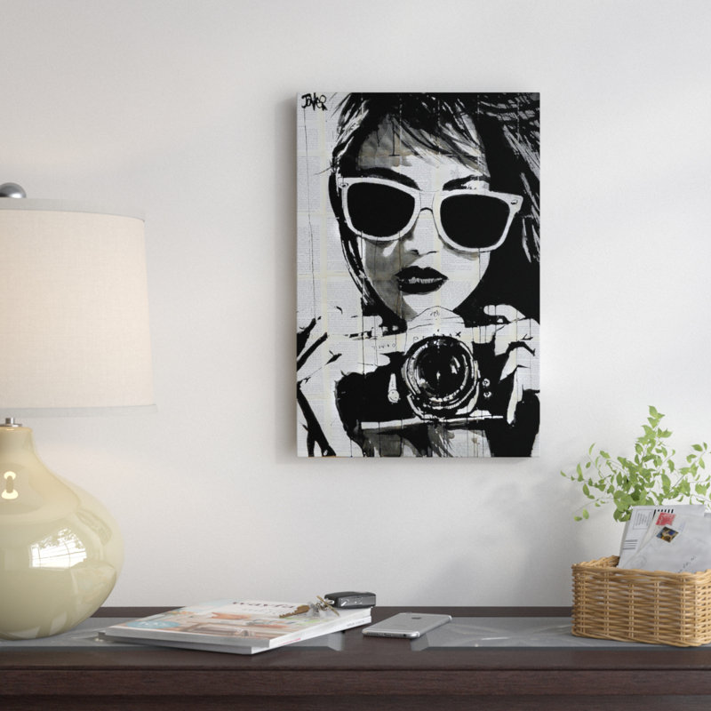 «Shoot» par Loui Jover - impression d'art graphique, H 24 po x l 16 po x P 1 po, Papier encadré doré