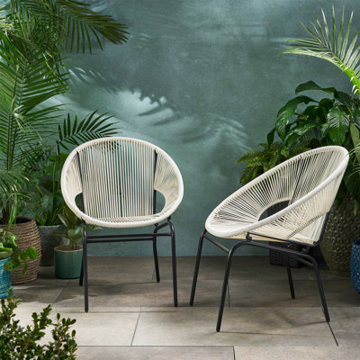 Chaise d'extérieur NUSA au design ergonomique et durable, parfaite pour la détente et le style.