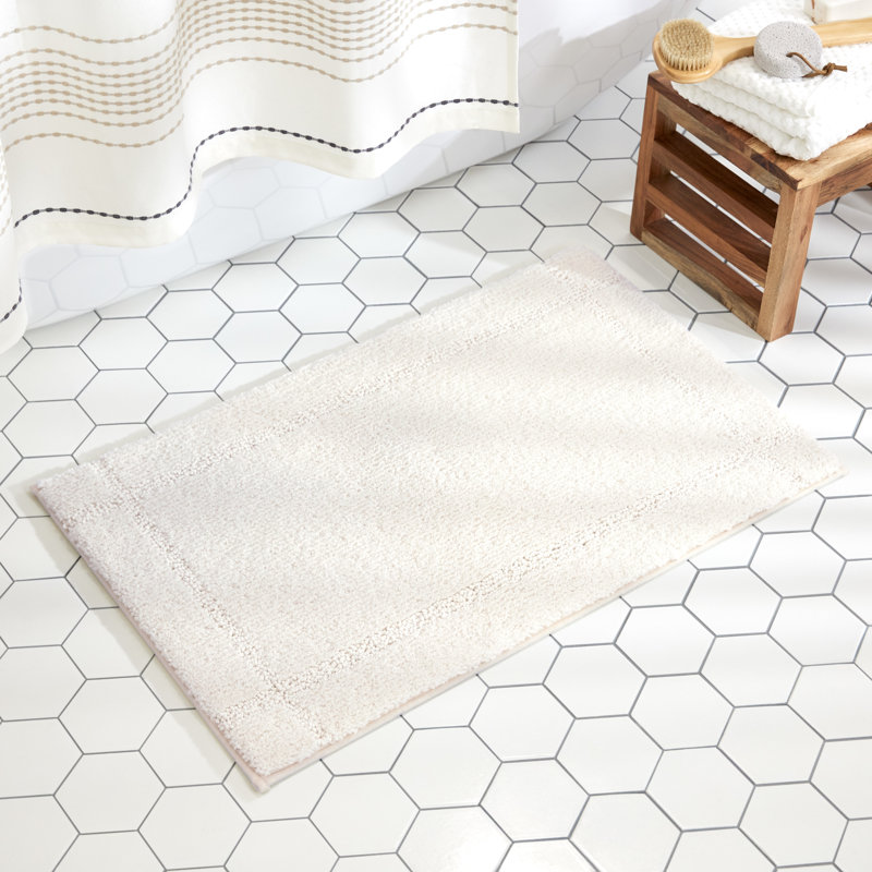 Tapis de bain lavable à la machine à bordure touffetée ultra moelleux Town and Country Country 20 po x 32 po, Blanc