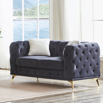 Canapé en velours de luxe 61,25 pouces avec boutons capitonnés Chesterfield, 2 coussins et pieds en métal pour une vie élégante