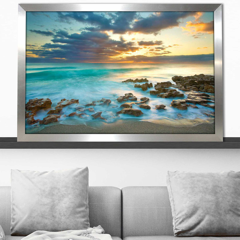 «Ocean Sunrise» par - Photographie, Encadrement argenté, H 33,5 po x l 49,5 po x P 1 po