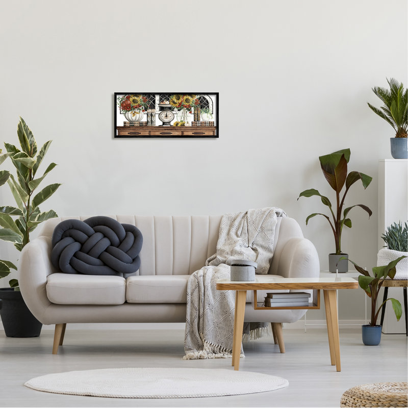 Tournesols sur des meubles antiques, Giclée encadrée noir minuit, H 10 po x l 24 po x P 1,5 po