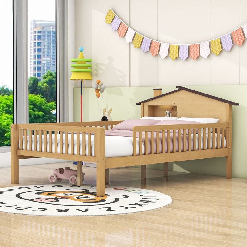Lit plateforme en bois Allyesa avec tête de lit en forme de maison, lumière DEL intégrée, Naturel, Simple