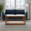 Table basse, convenant au salon, de couleur brun chaud.