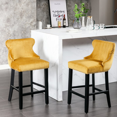 Ensemble de 2 fauteuils à oreilles en velours de style loisirs dorés de style contemporain avec garniture cloutée et décoration à boutons, 22 po de profondeur, 19 po de largeur, 16,5 lb, 37 po de hauteur, 2 garniture, hauteur, lb