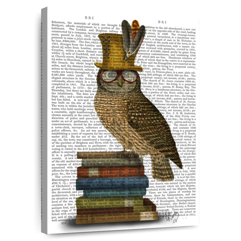 Chouette rieuse sur des livres, H 48 po x l 32 po