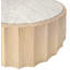 Table basse ronde avec détail cannelé en chêne cérusé avec plateau en marbre de Carrare blanc