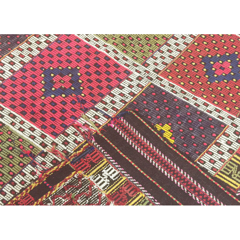 Tapis unique en laine noué à la main des années 1960 de 5 pi x 6 pi 4 po en rouge / noir / jaune