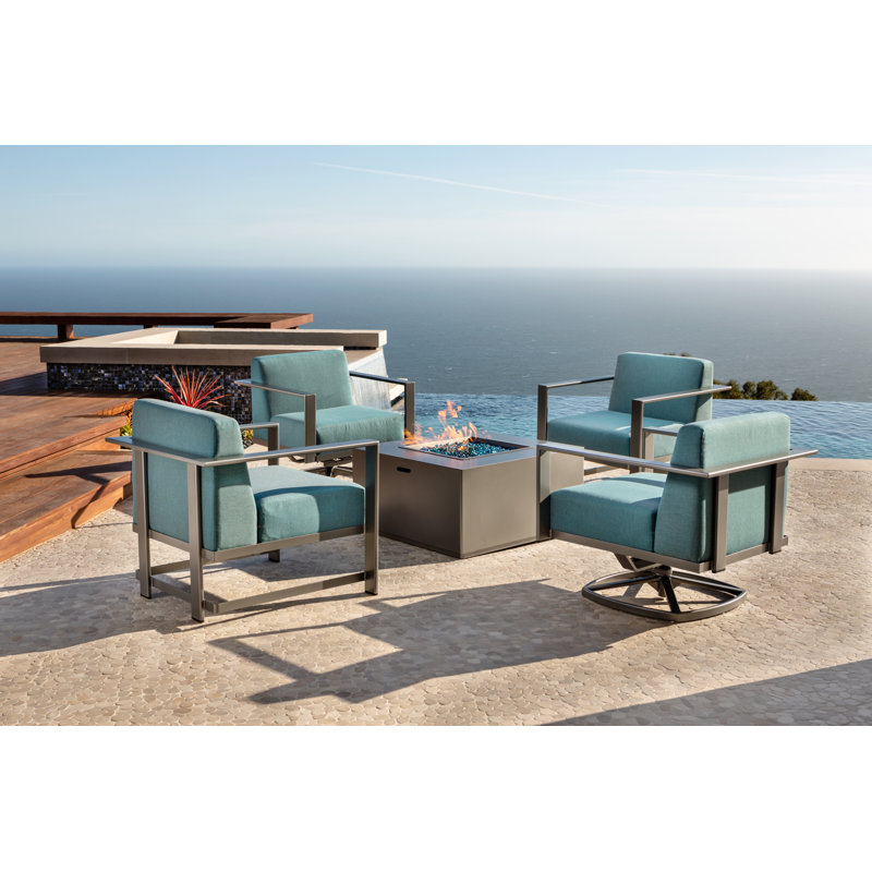 Studio Outdoor Lounge Chair, Carbon Black, Sahara Cafe