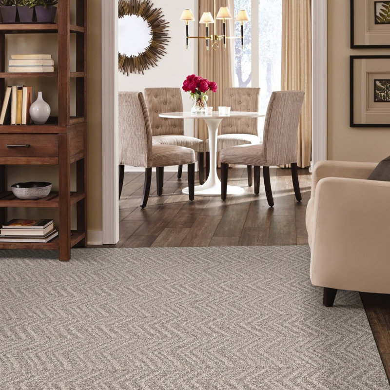 Tapis en polyester touffeté à la machine Chevron, Alliage, 2 pi 6 po x 10 pi