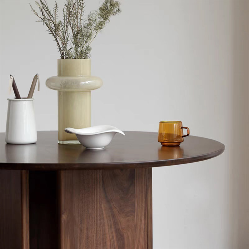 Modern simple round solid wood dining table, 29.52"H x 47.24"L x 47.24"W