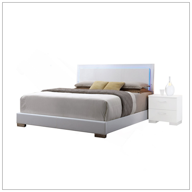 Grand lit blanc avec tête de lit à DEL pour un confort accru et une esthétique moderne