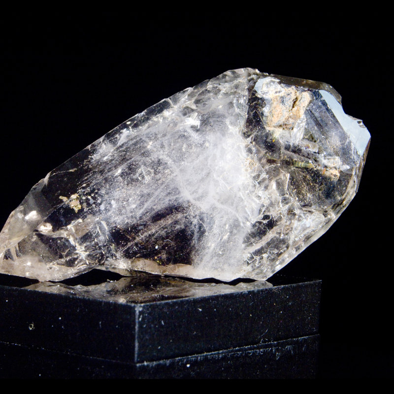 Glenny Quartz fumé tabby avec cristal aegirine