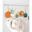 Porte-crochets moderne en métal au-dessus de la porte-112585319