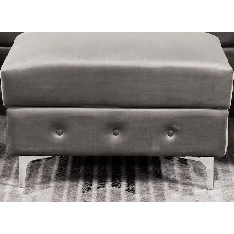 Repose-pieds carré de style transitionnel avec pieds en acier chromé et finition capitonnée à boutons gris