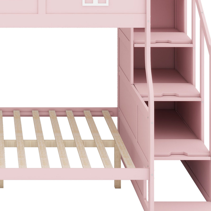 Lit superposé avec glissade et escalier de rangement, mettant en valeur le design des fenêtres de la maison pour un décor de conte de fées moderne
