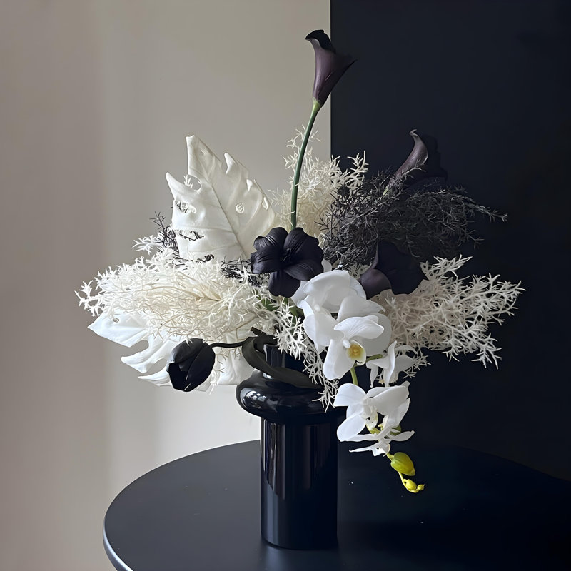Ornements de fleurs simulées