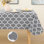 Nappe rectangulaire, nappe en vinyle imperméable avec envers en flanelle pour tables rectangulaires, nappes en plastique essuyables anti-éclaboussures pour la salle à manger, le camping, l'intérieur et l'extérieur (60 po x 84 po, rouge)