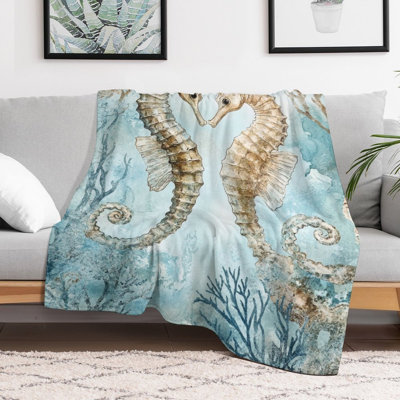 Deux hippocampes embrassent un jeté en flanelle de luxe corail, une couverture douce et floue pour le salon, le canapé-lit et la décoration intérieure