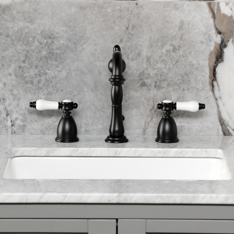 Robinet de salle de bain espacé à deux poignées et fixation sur le comptoir à 3 trous avec bonde escamotable Kingston Brass