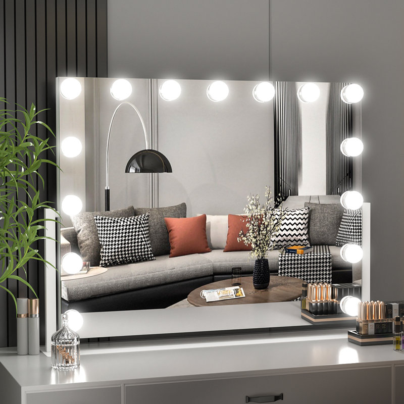 Demetriss Metal Rectangle Mirror, 23" x 18