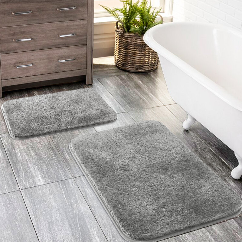 Tapis pour salle de bain Gaenside, L 59 po x l 24 po, Gris clair