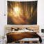 Lever du soleil sur la tapisserie de la forêt brumeuse Landscape-28503776