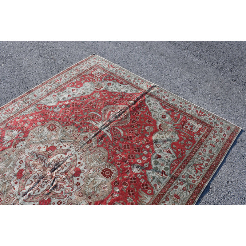 Grand tapis turc rose antique idéal pour ajouter une touche rétro à votre salon