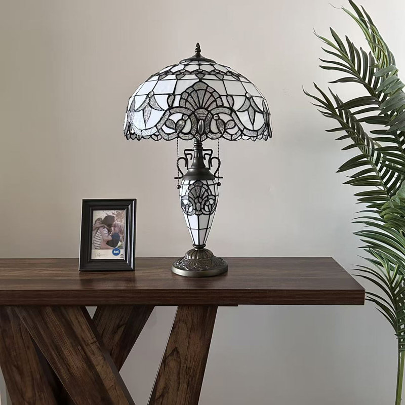 Lampe de table Simonson Tiffany avec abat-jour et base en verre coloré de style baroque et lavande , Blanc