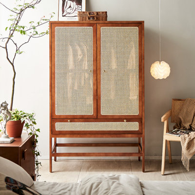 Garde-robe simple et luxueuse rétro