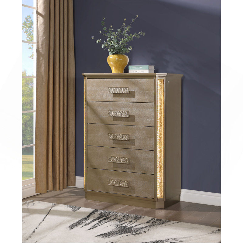 Commode Medusa en bois doré