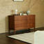 Table simple et ronde avec pieds hauts