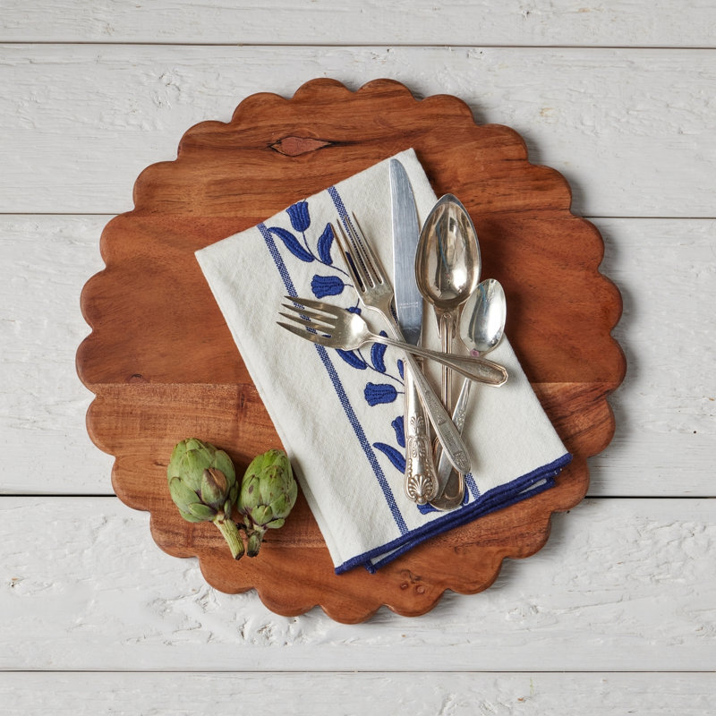 Scalloped Round Cutting Board Charger - Natural