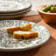 Bloomhouse - 2-Time Oprah’s Favorite Things - Ensemble de 4 assiettes à dessert et à salade Valencia Flor, assiettes en grès de 8,75 po, motif floral méditerranéen, vert fougère-124072410