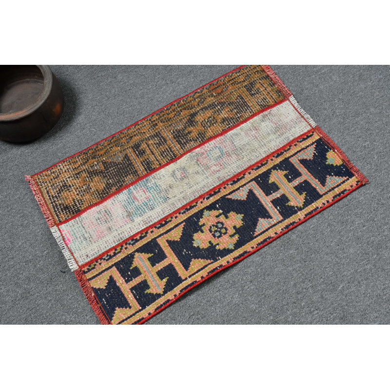 Tapis turc rétro en laine fait à la main avec un design patchwork unique pour un décor éclectique brun / beige