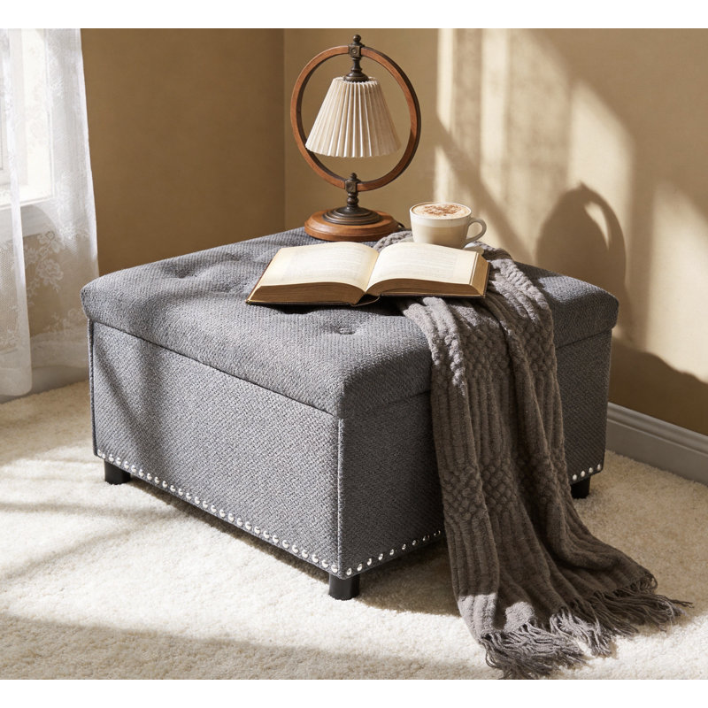 Casner carré capitonné avec espace de rangement et garniture cloutée, Gris clair