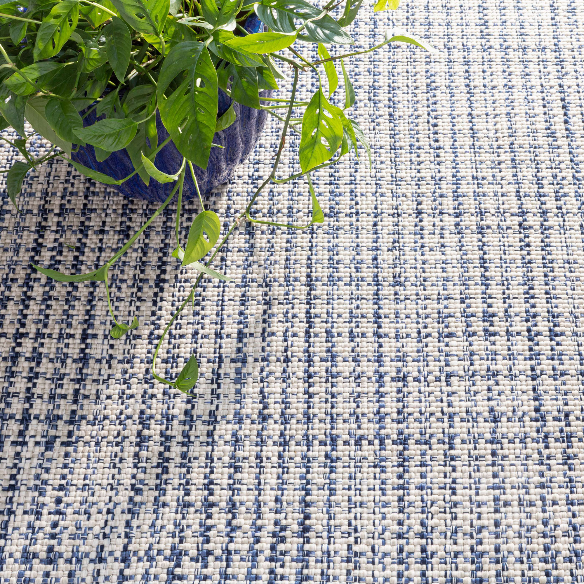 Journey Blue Handwoven Indoor/Outdoor Rug, Rectangle 5' x 8'